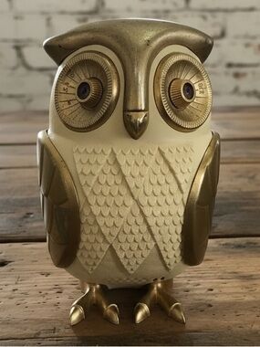Vintage Midnight Owl Gold "BUBO" AM Transistor Radio Made in Japan 1960's Works!